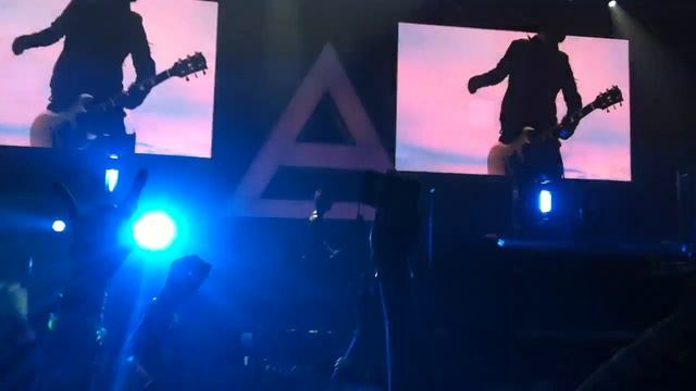 30 Seconds To Mars- A Beautiful Lie LIVE 18.11.11 Lille, France смотреть онлайн