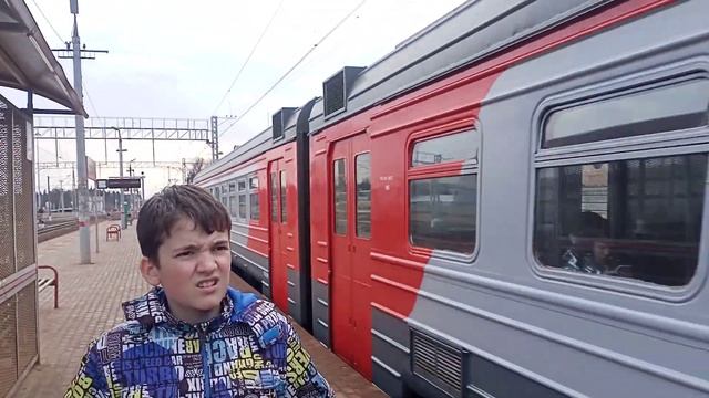 электричка Эд4м 0264 и электричка Эд4м 0302 на станции Софрино смотреть онлайн