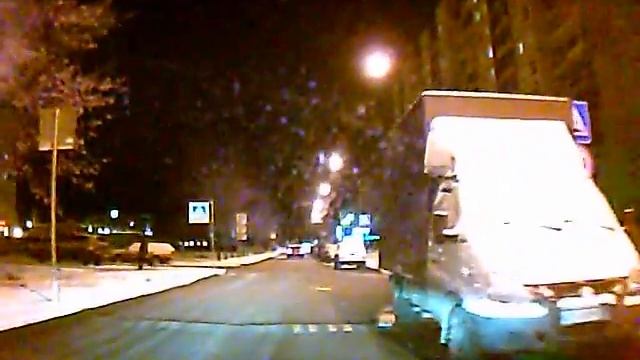 Пешеходы шагают под колеса в Колпино смотреть онлайн