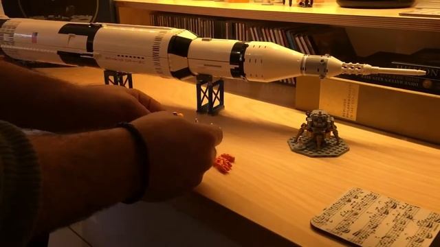 Building the LEGO Saturn V Rocket смотреть онлайн