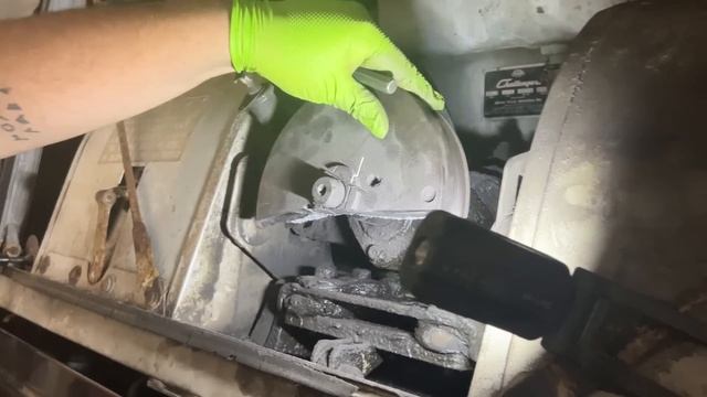 More on the MCi bus. No oil in the fan gearbox, Kingpin replacement and other final tasks. смотреть онлайн