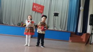 Детский дуэт, песня Тимош.mp4