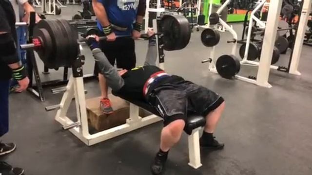 550 bench press @22 years old смотреть онлайн
