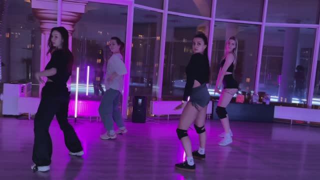 Twerk. Уроки танцев для девушек в Курске. Школа танцев Dance Life смотреть онлайн