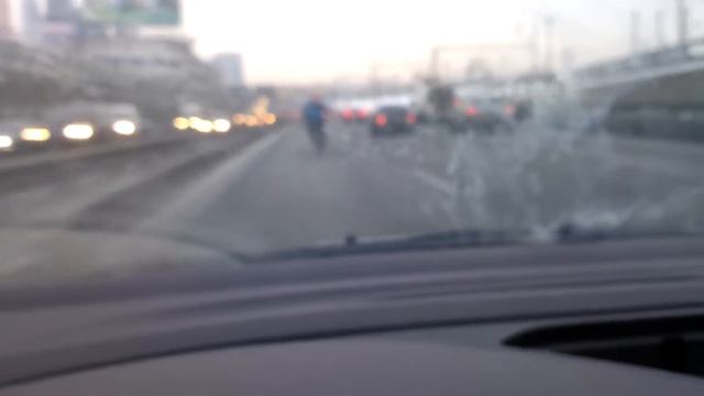 Январь. Велосипедист на ТТК смотреть онлайн
