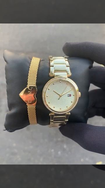 סט שעון יד – טומי הילפיגר דגם 1782235 וצמיד אנג’ל מציפוי זהב 24K עם חריטה אישית смотреть онлайн