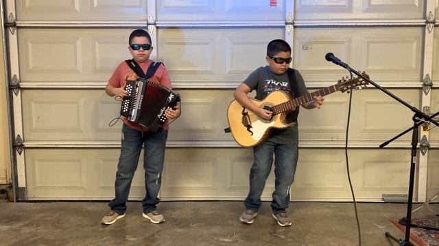The Ybarra Boyz El Cometa смотреть онлайн