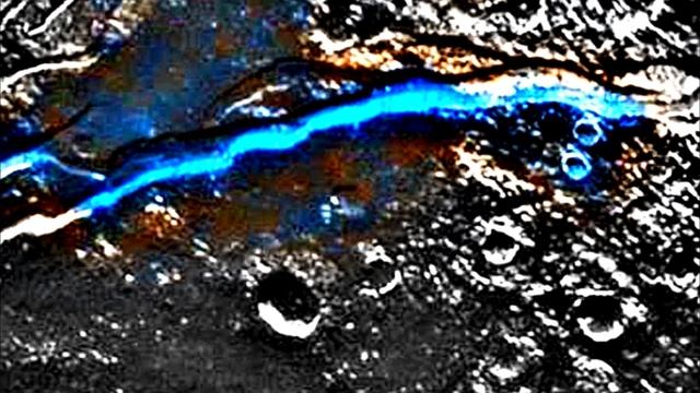 Alien Ship Found On Planet Pluto In New NASA Photo, UFO Sighting News. смотреть онлайн