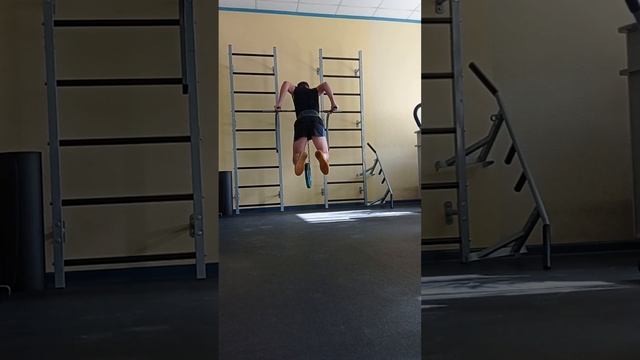 Делаю брусья с весом 10 кг / bars 10 kg for 5 reps смотреть онлайн