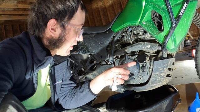 2023 KLR 650s Oil Change and Doohickey Adjustment смотреть онлайн