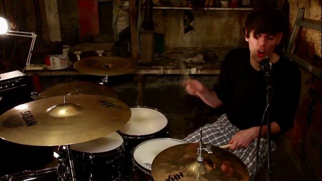 Alabaster - Burning Bridges (Official Music Video) смотреть онлайн