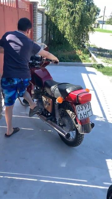 Мотоцикл ИЖ Юпитер-5 и скутер Honda sh300i смотреть онлайн