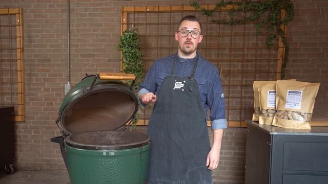 Hoe steek je een BBQ aan? KAMADO aansteken met houtskool! смотреть онлайн