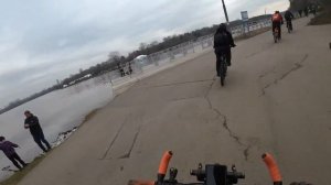 Апрельская Московская атмосфера / Отжали памп-трек у малого / Встретили робота-курьера