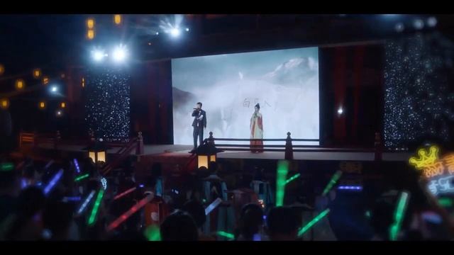 灰姑娘最後沉浸在霸道總裁的愛中，緊緊抱住霸總再不願放開💖 Chinese Television Dramas смотреть онлайн