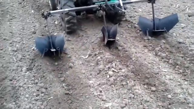 Посадка картоплі окучниками смотреть онлайн