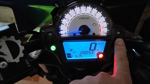 Как настроить часы на Kawasaki ER6 2013 года смотреть онлайн