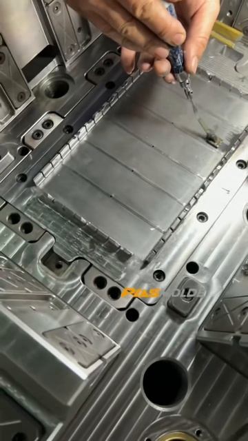 Polishing for the bottom of battery container mold смотреть онлайн