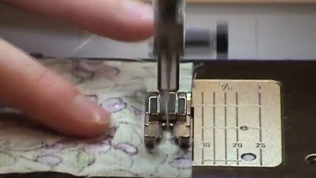 31) BERNINA presser feet -- Patchwork foot #37 смотреть онлайн