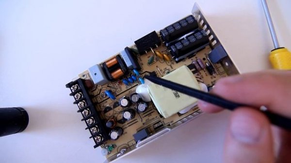 Mean Well LRS-150-24 teardown & efficiency measurement (030)