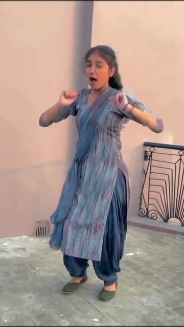 Young Girl Hot Dance смотреть онлайн