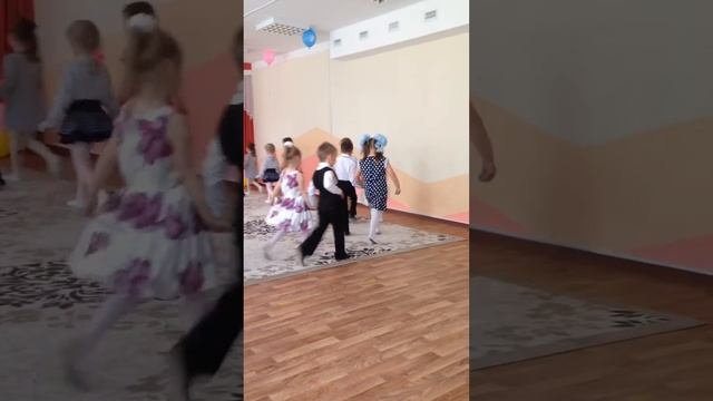 Первый отчетный концерт в садике Лиза 2017 (1) смотреть онлайн