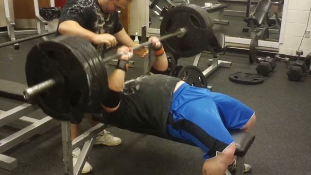 Close-grip bench - 410 x 5 - Weight and Rep PR смотреть онлайн