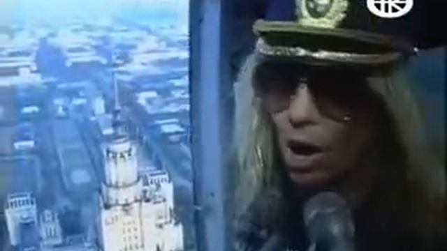 Солист Мотли Крю летает около МГУ 1989 смотреть онлайн