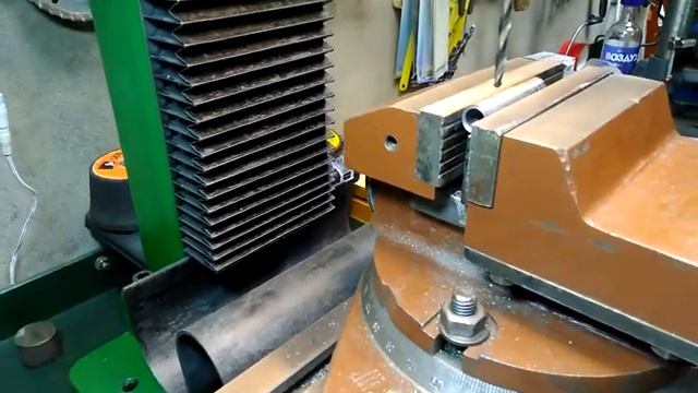 Как точно выставить детали на фрезере или сверлильнике смотреть онлайн