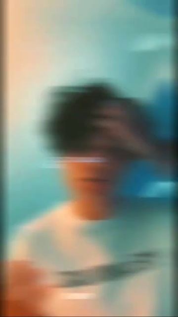 ЕЁ СИЛУЭТЫ ЕЁ ГЛАЗА КАК КОМЕТЫ