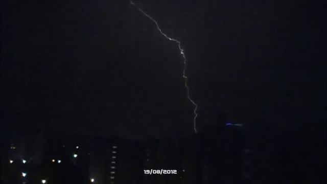 Молнии над городом Снежинск в ночь на 19 августа 2012 смотреть онлайн