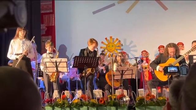 Большие и малые звезды - Красный шар смотреть онлайн
