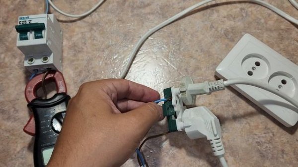 Почему искрятрся и горят розетки!? Опасный ЭКСПЕРЕМЕНТ!