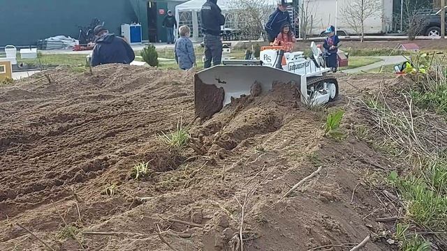 RC dozer ripping top soil. Built in metal and with hydraulik смотреть онлайн