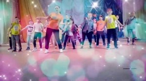 Веселый флешмоб "Танцуйте вместе с нами дома"