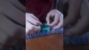 Как сплести новогодний  шарик из резинок на станке