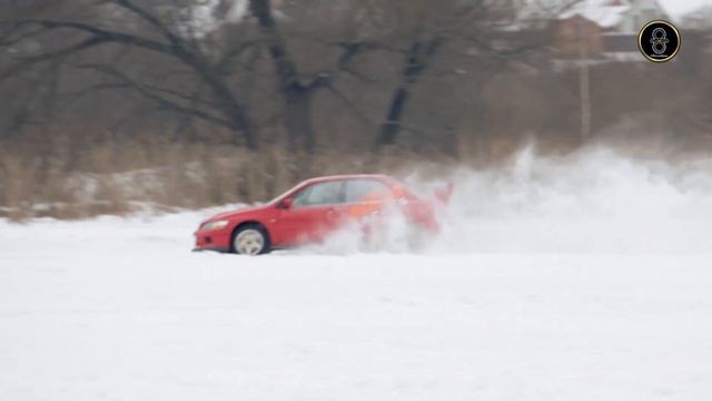 Разбил новую Yamaha R1m за 2 миллиона рублей – шипованный спортбайк на льду Москвы-реки смотреть онлайн