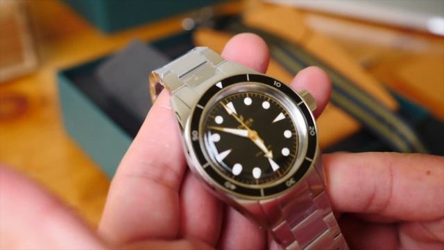 Lorier Neptune 3 Black/Gilt Unboxing B-Roll