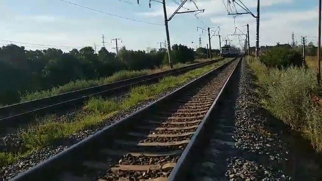 ЭР9Т-730 (Чайка) Едет до станции Одесса восточная в сильный ветер смотреть онлайн