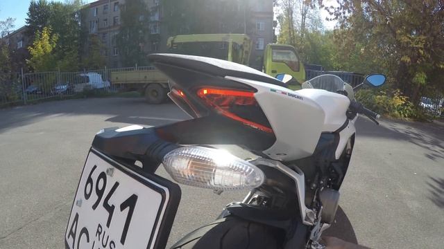 Погоняемся? Ducati Superbike 899 Panigale (UltraHD 4K): first look, walk around, stock exhaust sound смотреть онлайн