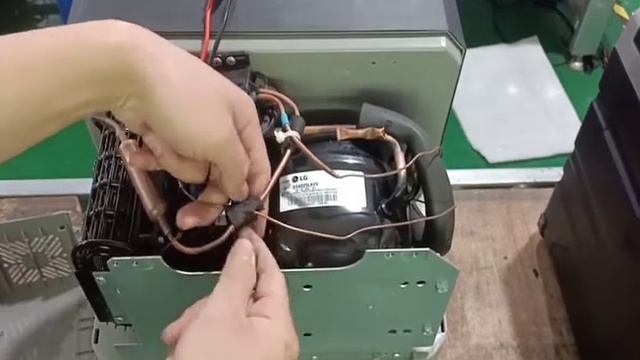 Alpicool T36-60 Fridge Repair Video ⑫ —— How to Replace the Solenoid Valve (1) смотреть онлайн
