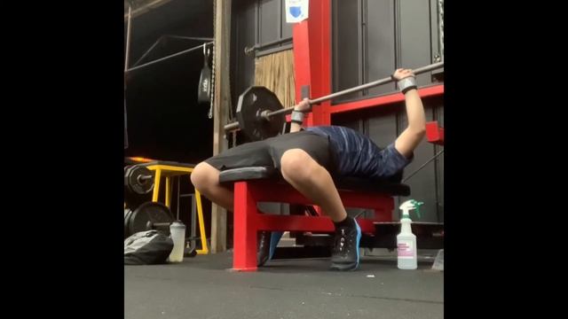 70 kg/155 lbs x 5 and 75 kg/165 lb double benchpress смотреть онлайн