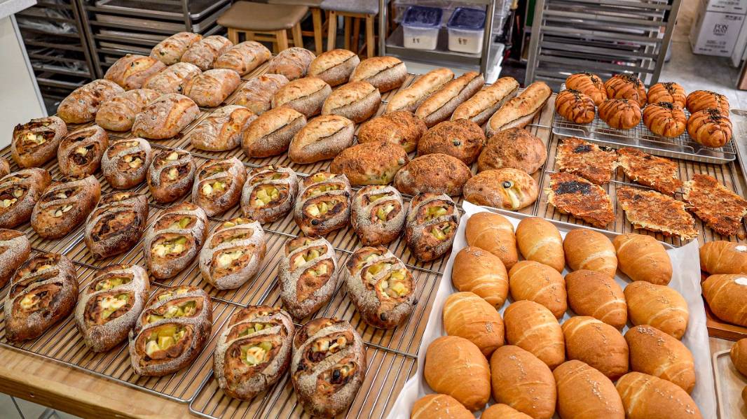 Сладости: Самая известная пекарня, произведения искусства мастера десертов в Корее. смотреть онлайн