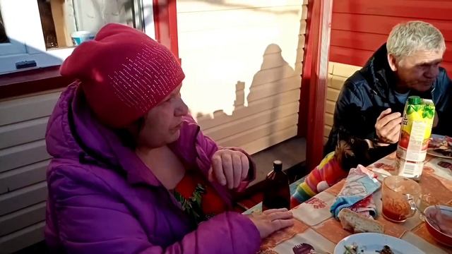 ЖАРИМ КРЫЛЫШКИ/ДОСТАЛИ ВЕЛОСИПЕДЫ смотреть онлайн