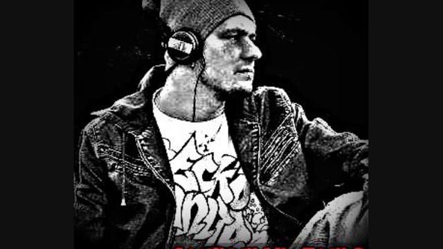 Tommo D & Russ James - Parsec (Distance to the moon & stars) смотреть онлайн