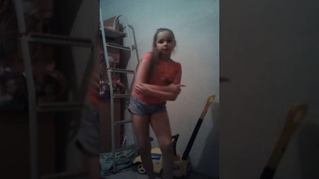 Танцую под песню от луны до земли... смотреть онлайн