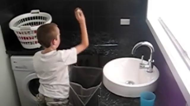 Tom, 8 years old, amazing ping pong tricks смотреть онлайн