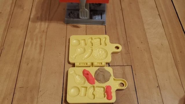 Play-Doh Grill n' Stamp Playset смотреть онлайн