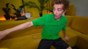 Влад А4 взял на работу Глента и Серёгу и заплатил им.