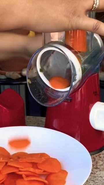 Thin #carrot slices #kitchengadgets #vegetablechopper #slicer #kitchenhacks смотреть онлайн